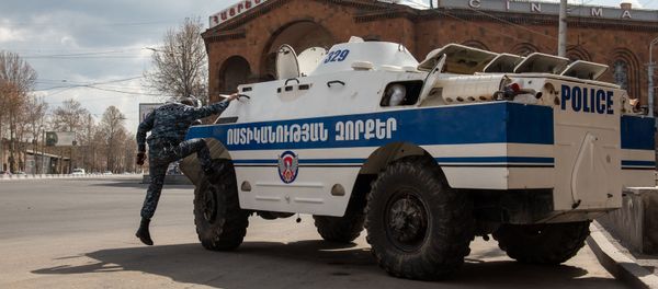 Бронетехника на улицах Еревана во время чрезвычайной ситуации (25 марта 2020). Ереван - Sputnik Армения