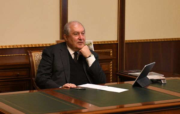 Армения получит в большом количестве аппараты искусственной вентиляции легких — Милошевич - Sputnik Армения