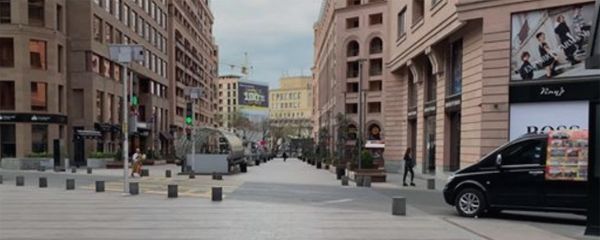 Օտարերկրացին նվագում է Հյուսիսային պողոտայում - Sputnik Армения