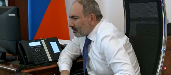Премьер-министр Никол Пашинян звонит гражданам - Sputnik Армения