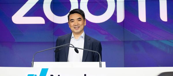 Генеральный директор Zoom Эрик Юань на церемонии открытии Nasdaq (18 апреля 2019). Нью-Йорк Генеральный директор Zoom Эрик Юань на церемонии открытии Nasdaq (18 апреля 2019). Нью-Йорк - Sputnik Армения