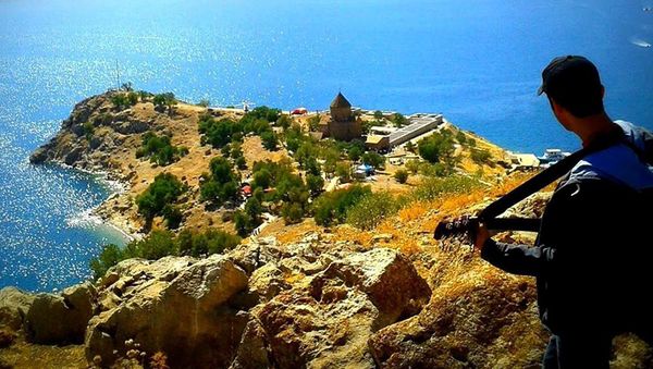 Степан Епремян на острове Ахтамар озера Ван - Sputnik Армения