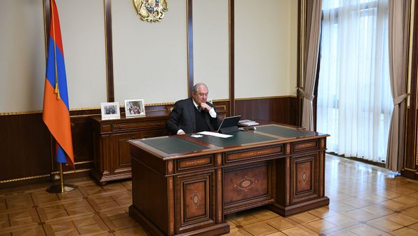 Президент Армен Саркисян и посол Индии в Армении по видеосвязи обсудили ситуацию с новым коронавирусом (30 марта 2020). Еревaн - Sputnik Армения