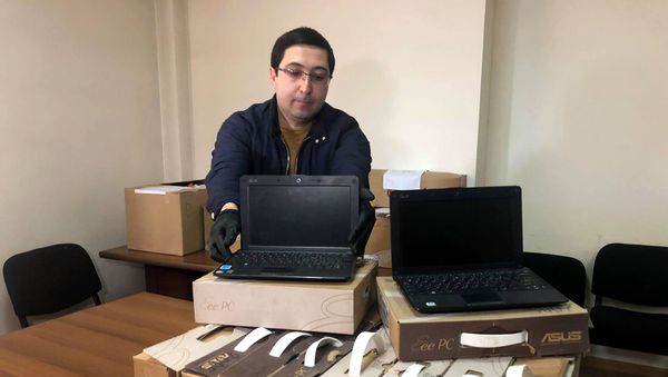 Футбольный клуб Шитак передал администрации Ширака 150 компьютеров для малообеспеченных семей региона (1 апреля 2020). Гюмри Футбольный клуб Шитак передал администрации Ширака 150 компьютеров для малообеспеченных семей региона (1 апреля 2020). Гюмри - Sputnik Արմենիա