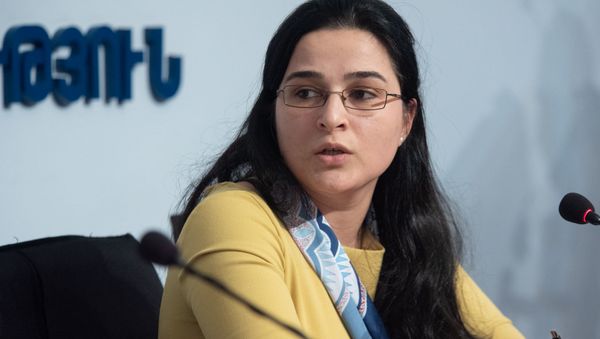 Пресс-секретарь министерства иностранных дел Армении Анна Нагдалян на пресс-конференции (18 марта 2020). Еревaн - Sputnik Армения