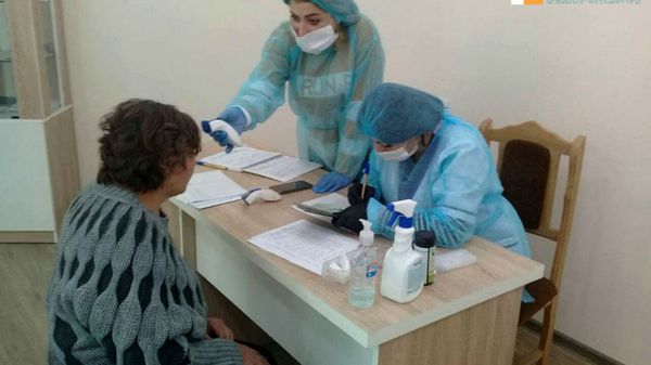 Процесс термометрии в пунктах медико-санитарного контроля Армения-Арцах (4 апреля 2020).  - Sputnik Армения