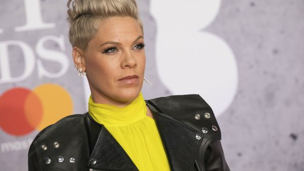 Певица Pink позирует фотографам по прибытии на Brit Awards (20 февраля 2019). Лондон Певица Pink позирует фотографам по прибытии на Brit Awards (20 февраля 2019). Лондон - Sputnik Армения