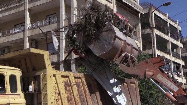 Восстановительные работы в районе Эль-Хамдания на окраине сирийского города Алеппо Восстановительные работы в районе Эль-Хамдания на окраине сирийского города Алеппо - Sputnik Армения