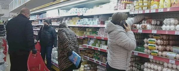 Покупатели в супермаркете Yerevan City (4 апреля 2020). Еревaн Покупатели в супермаркете Yerevan City (4 апреля 2020). Еревaн - Sputnik Армения