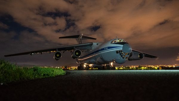Военные специалисты и техника из России прибыли в Армению для содействия в борьбе с коронавирусом (7 апреля 2020). Еревaн - Sputnik Армения