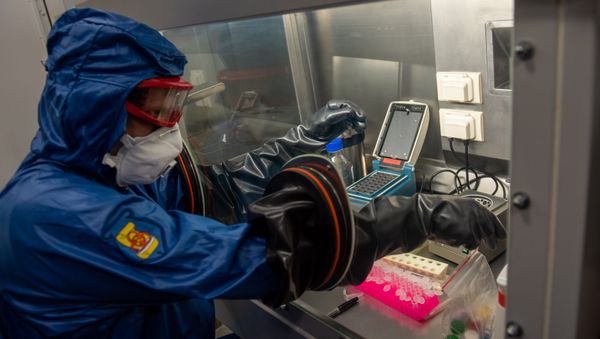 Презентация российской мобильной лаборатории по диагностике коронавируса (9 апреля 2020). Еревaн - Sputnik Армения