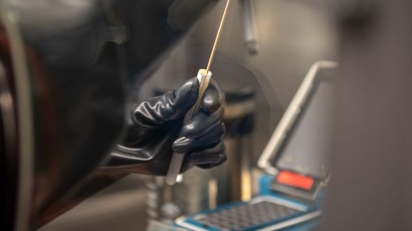Презентация российской мобильной лаборатории по диагностике коронавируса (9 апреля 2020). Еревaн - Sputnik Армения