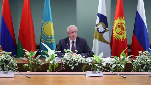 Председатель Коллегии Евразийской экономической комиссии Михаил Мясникович во время межправительственного совета ЕЭК (10 апреля 2020). Москвa - Sputnik Армения