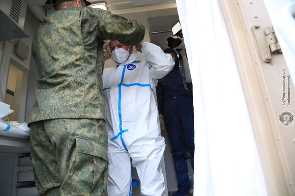 Тоноян и Копыркин проверили работу российской мобильной лаборатории в Армении - Sputnik Армения