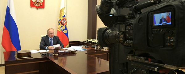 Президент России Владимир Путин в режиме видеоконференции принял участие в рабочей встрече членов ЕАЭС (14 апреля 2020). Москва - Sputnik Армения