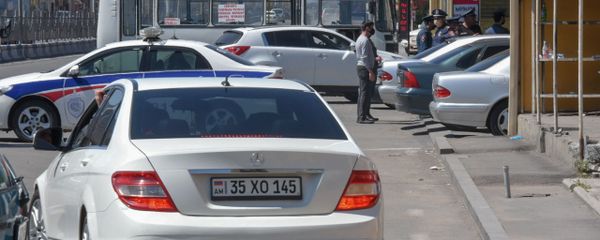 Пробка в Аргаванде из-за акции протеста водителей общественного транспорта (14 апреля 2020). Еревaн Пробка в Аргаванде из-за акции протеста водителей общественного транспорта (14 апреля 2020). Еревaн - Sputnik Армения