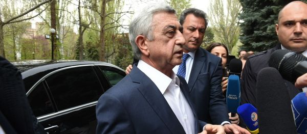 Третий президент Армении Серж Саргсян на заседании апрельской комиссии в парламенте (16 апреля 2020). Еревaн Третий президент Армении Серж Саргсян на заседании апрельской комиссии в парламенте (16 апреля 2020). Еревaн - Sputnik Армения