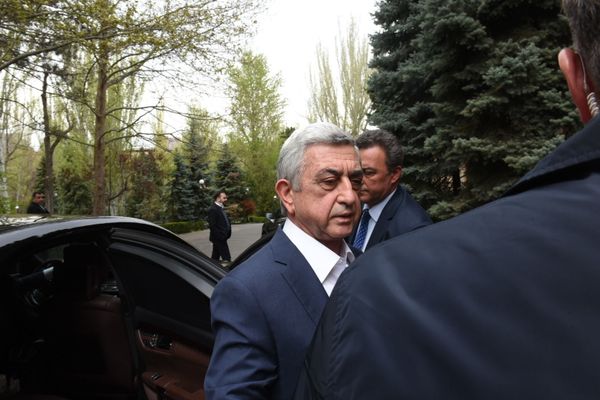 Серж Саргсян прибыл в парламент для участия в слушаниях по апрельской войне - Sputnik Армения