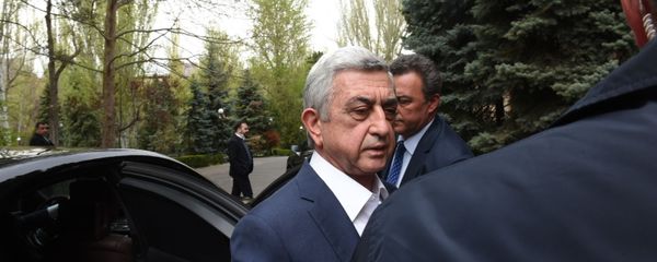 Третий президент Армении Серж Саргсян на заседании апрельской комиссии в парламенте (16 апреля 2020). Еревaн - Sputnik Արմենիա