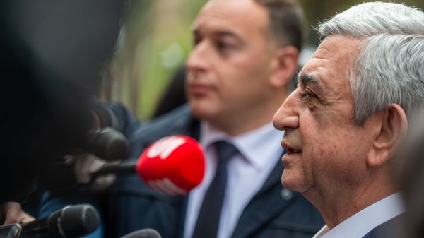 Третий президент Армении Серж Саргсян на заседании апрельской комиссии в парламенте (16 апреля 2020). Еревaн - Sputnik Армения