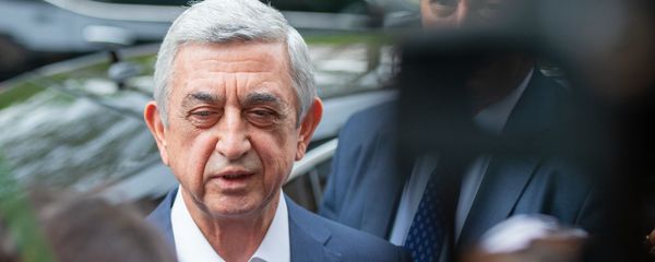 Третий президент Армении Серж Саргсян на заседании апрельской комиссии в парламенте (16 апреля 2020). Еревaн - Sputnik Արմենիա