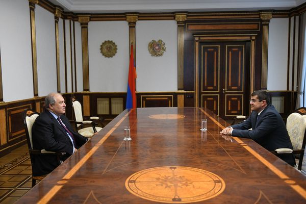 Обсудили отношения с Ереваном: Армен Саркисян встретился с новым главой Карабаха - Sputnik Армения