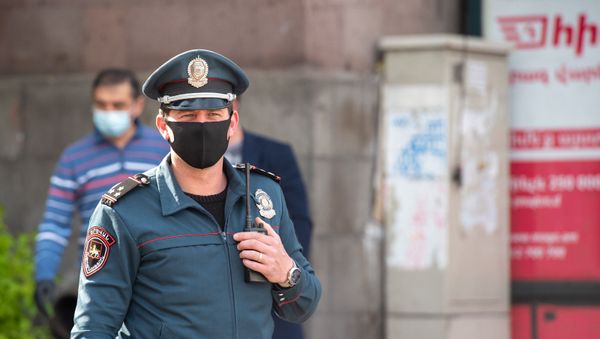 Протест армян, граждан РФ, у российского посольства (16 апреля 2020). Еревaн - Sputnik Արմենիա