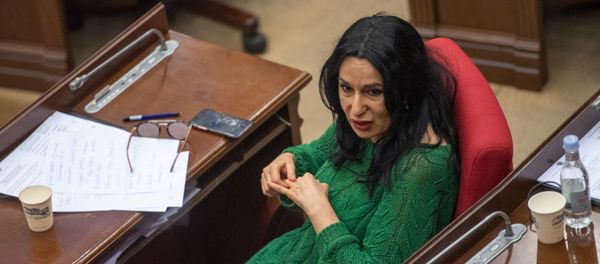 Депутат фракции Процветающая Армения Наира Зограбян на заседании Национального собрания (16 апреля 2020). Еревaн - Sputnik Արմենիա