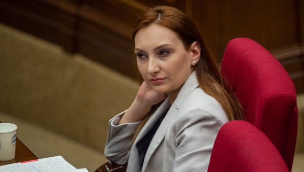 Министр культуры Лилит Макунц на заседании Национального собрания (16 апреля 2020). Еревaн - Sputnik Армения