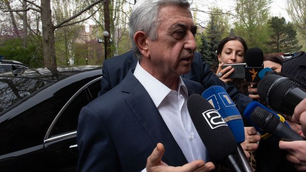  Третий президент Армении Серж Саргсян на заседании апрельской комиссии в парламенте (16 апреля 2020). Еревaн - Sputnik Армения