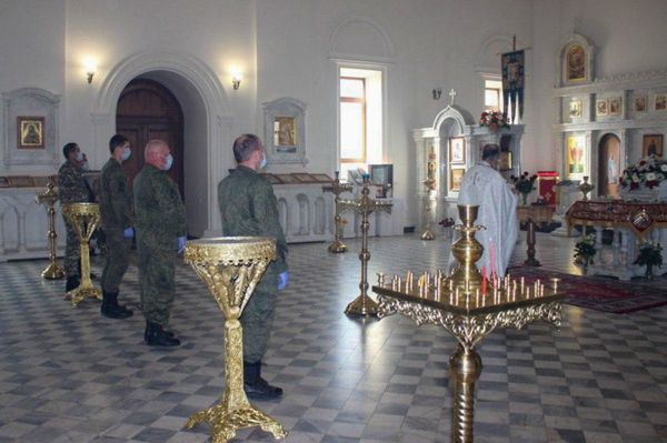 Пасха в экстремальных условиях: российские военные получили благословение в Армении Пасха в экстремальных условиях: российские военные получили благословение в Армении - Sputnik Армения