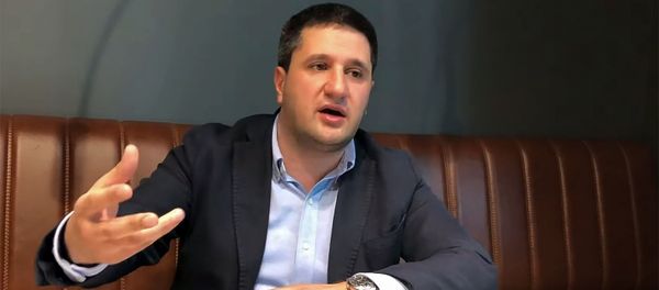 Кадр из видeообращения Айка Есаяна сотрудникам Ucom - Sputnik Армения