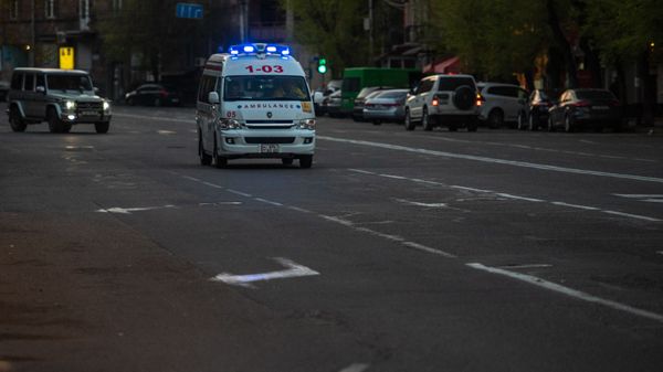 Карета скорой помощи на улице Пароняна - Sputnik Армения