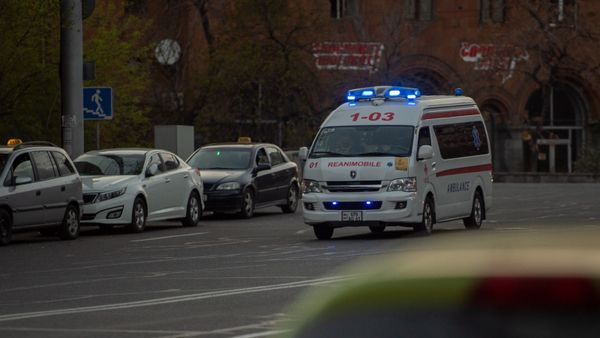 Карета скорой помощи на улице Григора Лусаворича - Sputnik Армения