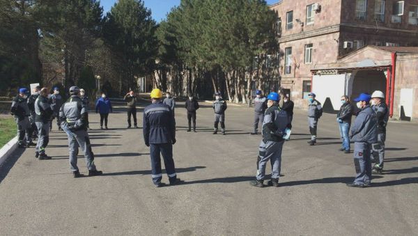 Совещание технических специалистов АРМЕНАЛа проходит на социальных дистанциях - Sputnik Армения