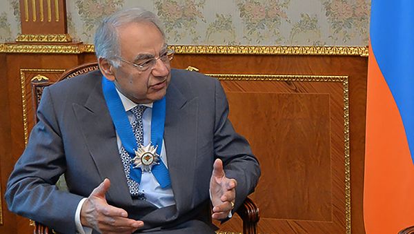 Председатель фонда Тавитян Асо Тавитян на встрече с третьим президентом Армении Сержем Саргсяном (6 октября 2017). Еревaн - Sputnik Армения