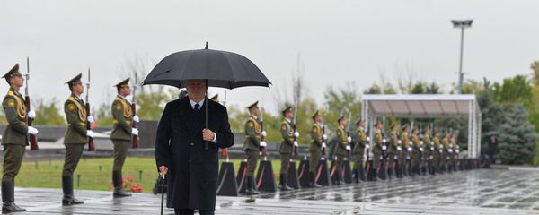 Президент Армении Армен Саркисян почтил память жертв Геноцида в Османской империи (24 апреля 2020). Еревaн - Sputnik Արմենիա