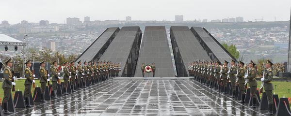 Президент Армении Армен Саркисян почтил память жертв Геноцида в Османской империи (24 апреля 2020). Еревaн Президент Армении Армен Саркисян почтил память жертв Геноцида в Османской империи (24 апреля 2020). Еревaн - Sputnik Армения