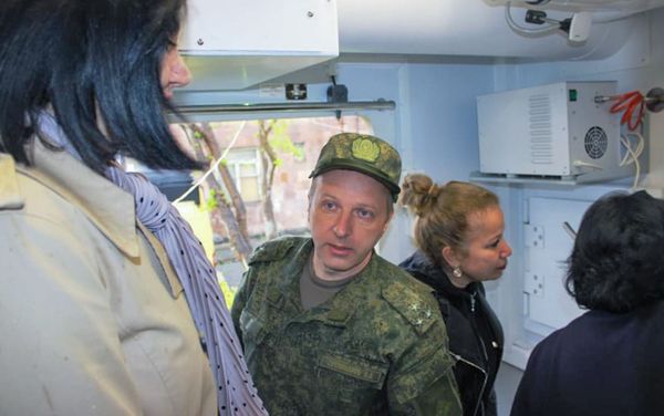 Делегация из министерства здравоохранения Армении ознакомилась с современной российской модульной лабораторией (24 апреля 2020). Еревaн - Sputnik Армения