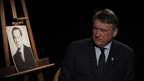 Разведчик и снайпер: Герой России Юрий Воробьев гордится подвигом отца Разведчик и снайпер: Герой России Юрий Воробьев гордится подвигом отца - Sputnik Армения