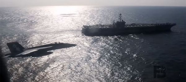 Полет российского Ил-38 возле американского авианосца USS George Washington - Sputnik Армения