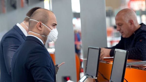 Специальным рейсом из Еревана в Россию вернулись 123 российских гражданина (27 апреля 2020). Еревaн - Sputnik Армения