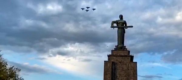 Тренировочные полёты самолётов ЮВО МО РФ в Ереване перед авиапарадом 9 мая - Sputnik Արմենիա
