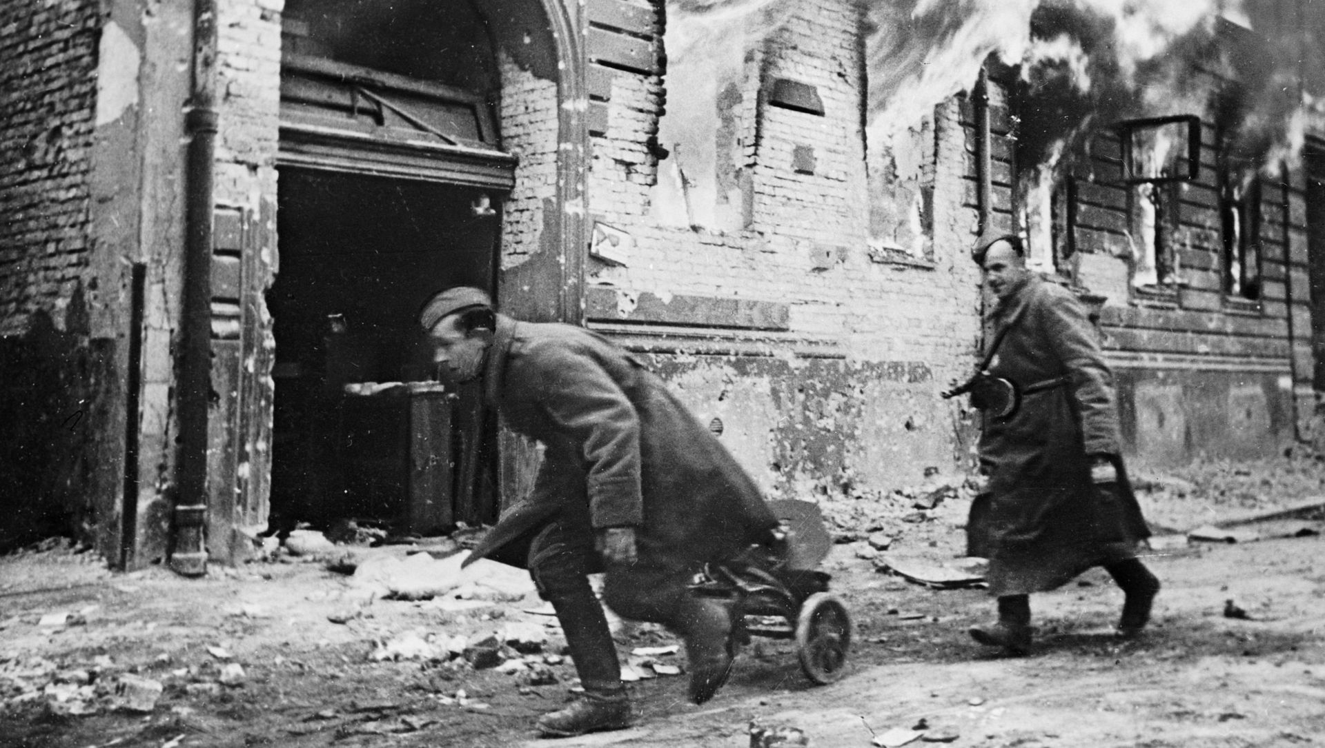 Советские войска в Берлине, 1945 год Советские войска в Берлине, 1945 год - Sputnik Армения, 1920, 24.03.2021