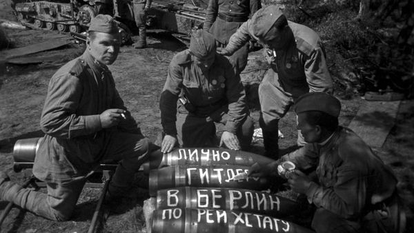 Советские артиллеристы готовятся к штурму Берлина, 1945 год - Sputnik Армения