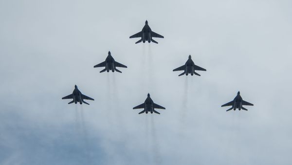Тренировочные полёты самолётов ЮВО МО РФ перед авиапарадом 9 мая (29 апреля 2020). Еревaн - Sputnik Армения
