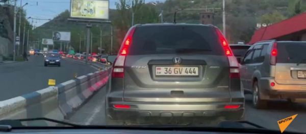 Первая пробка после введения карантина Первая пробка после введения карантина - Sputnik Армения