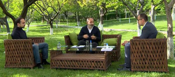 Встреча премьер-министра Никола Пашиняна с комендантом и министром здравоохранения по вопросу распространения короновируса (3 мая 2020). Еревaн Встреча премьер-министра Никола Пашиняна с комендантом и министром здравоохранения по вопросу распространения короновируса (3 мая 2020). Еревaн - Sputnik Армения