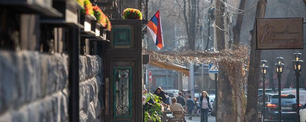 Кафе на улице Езника Кохбаци Кафе на улице Езника Кохбаци - Sputnik Армения