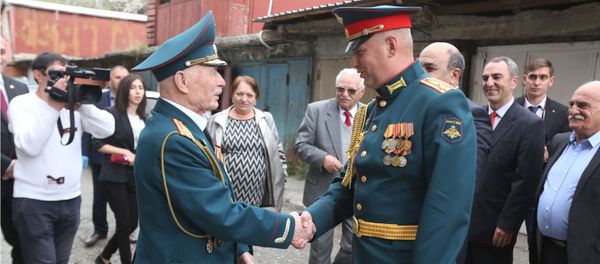 Торжественная церемония вручения проживающим в Лори российским ветеранам ВОВ медалей ко Дню Победы (4 мая 2020). Ванадзор - Sputnik Արմենիա